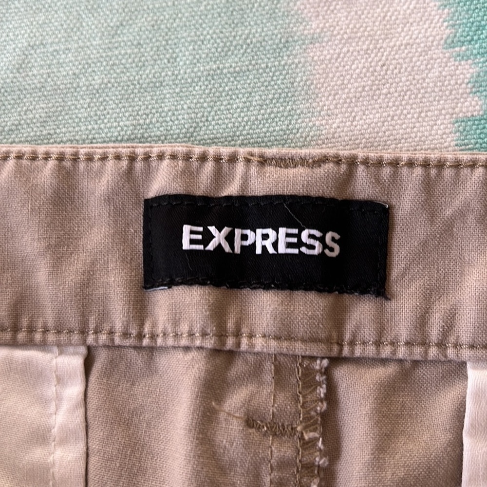Express Men’s Classic Fit Khaki Flat Front At-The-Knee Shorts Size 33 - Picture 5 of 10